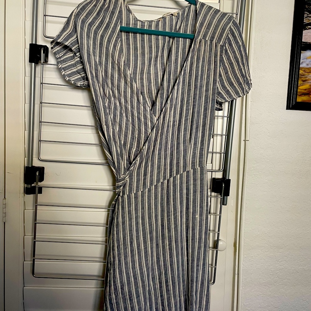 Marina layer wrap dress size M